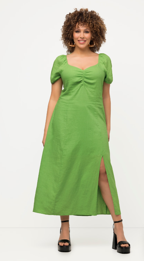 Groene plus size jurk voor bruiloft gast van Ulla Popken